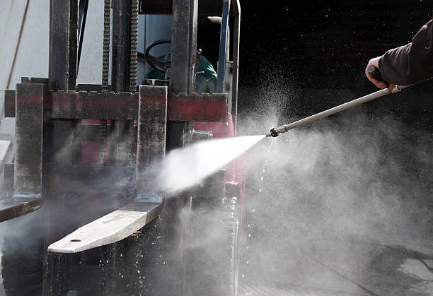 Best Deck Pressure Washing  in Oak Harbor, WA
