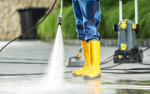 Best Garage Pressure Washing  in Oak Harbor, WA
